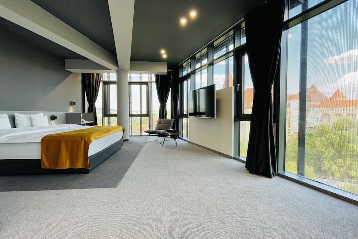 Room 15 of 47