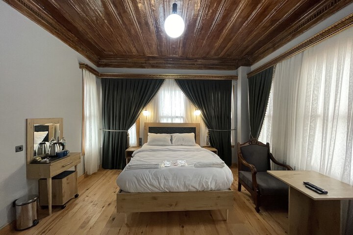 Room 19 of 100