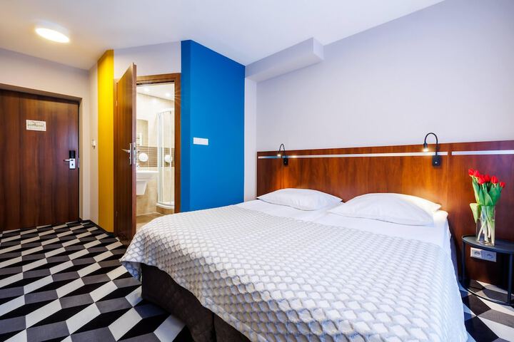 Room 33 of 108
