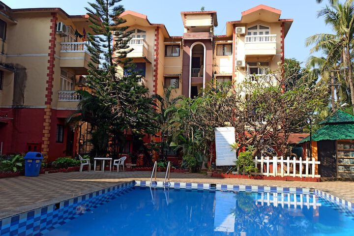 Hotel with Pool