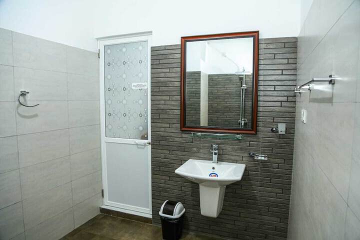 Room 9 of 14