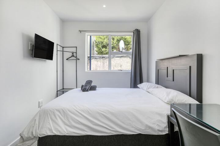 Room 12 of 28