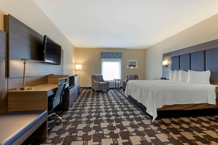 1 King Bed Microwave, Refrigerator High Speed Internet Accessible Full Breakfast (16 of 19)