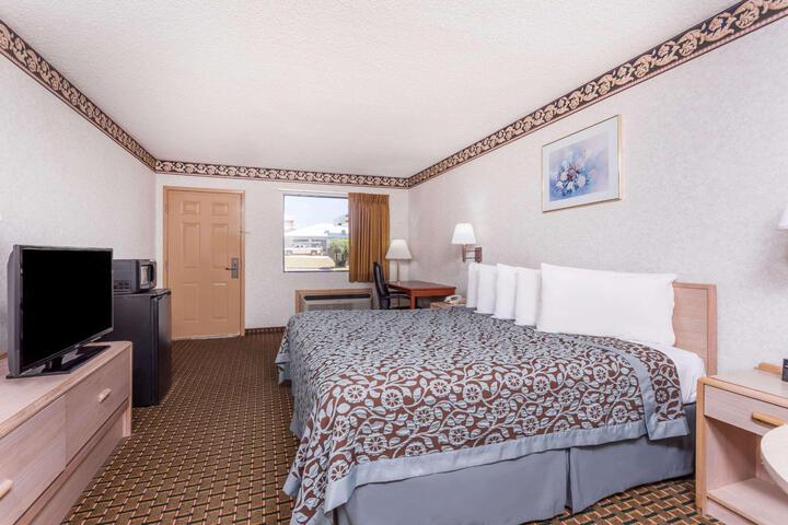 2 Queen Beds (10 of 11)