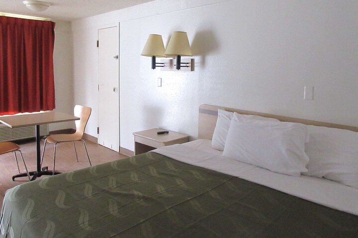 Standard | King Bed (4 of 9)