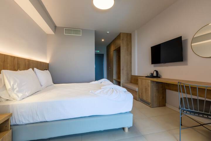 Room 9 of 80