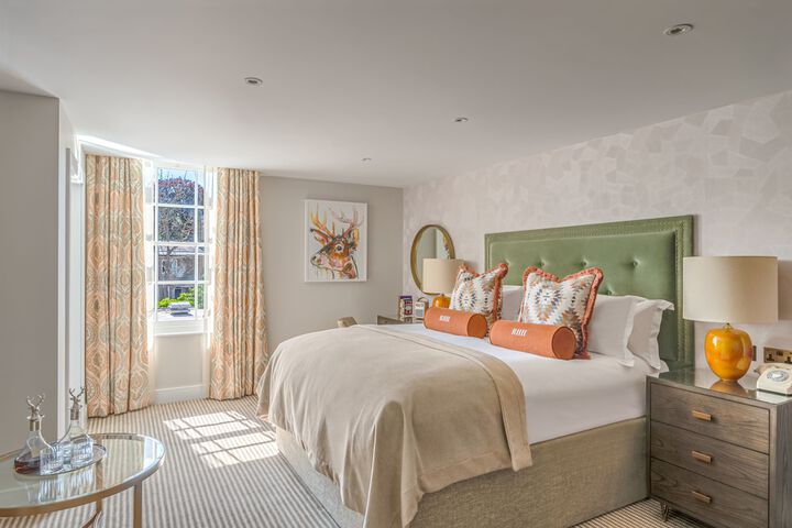 Room 4 of 61