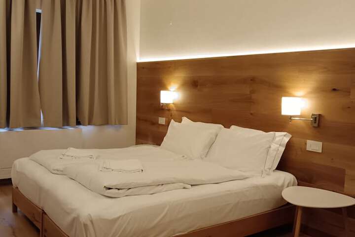 Room 5 of 63