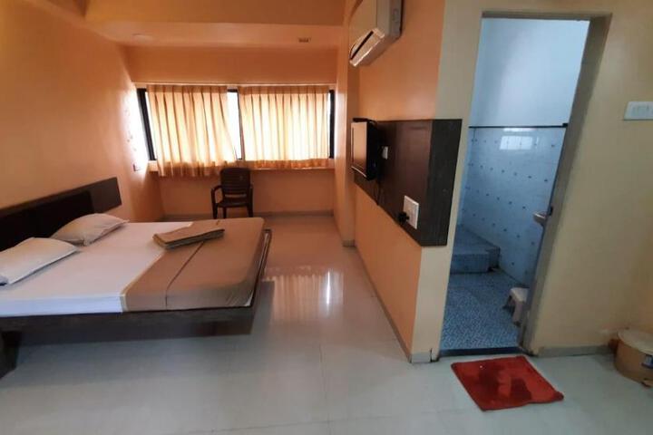 Sugandha Lodge Solapur