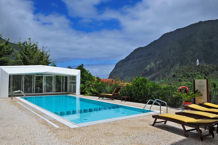 Hotel Pool