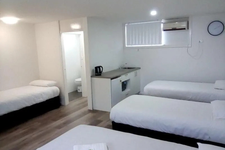 Room 6 of 15