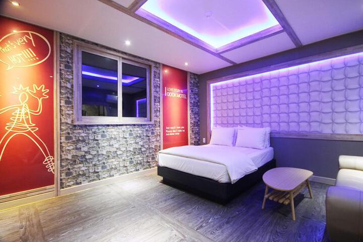 QOOK MOTEL