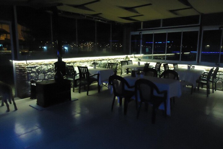 Dining 21 of 54