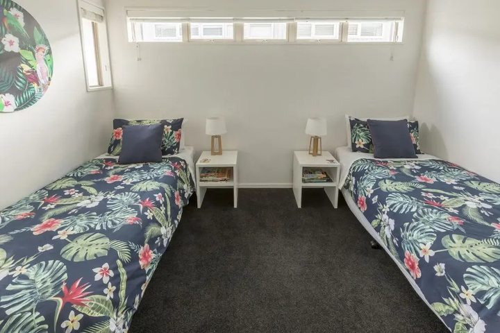 Room 4 of 18