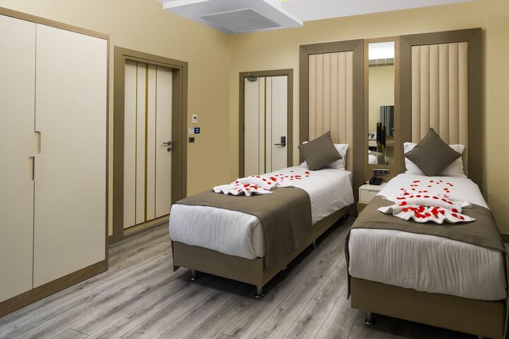 Room 13 of 43