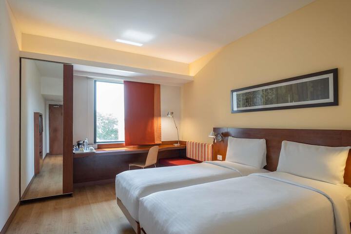 Room 30 of 87