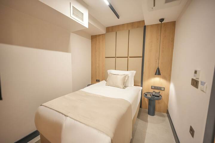 Room 12 of 27