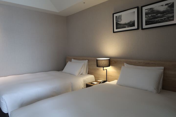 Room 42 of 63