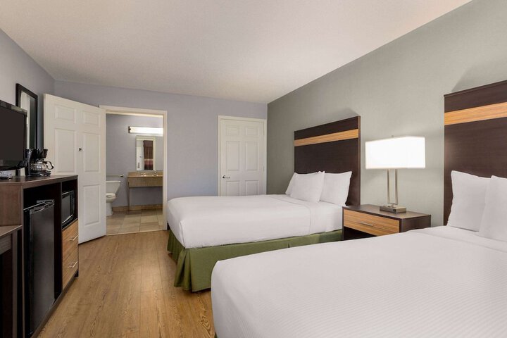 2 Double Beds Mobility Accessible (2 of 9)