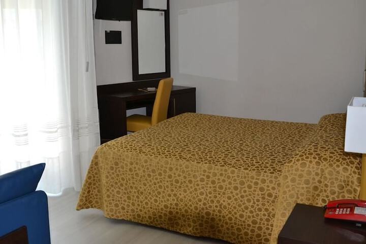 Room 5 of 39
