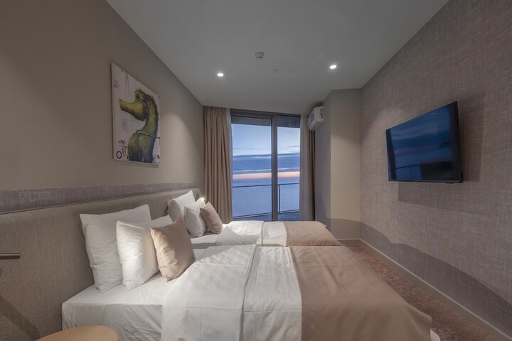 Room 16 of 76