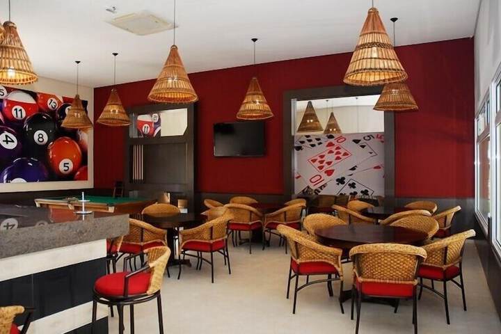 Lounge 60 of 76