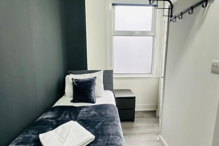Room 5 of 13