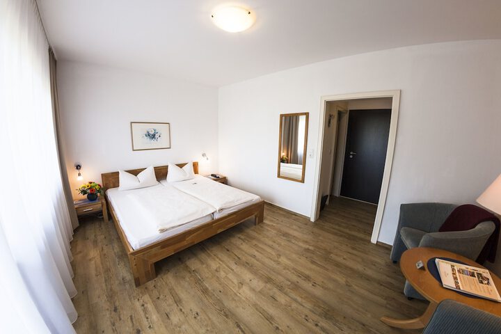 Room 6 of 42