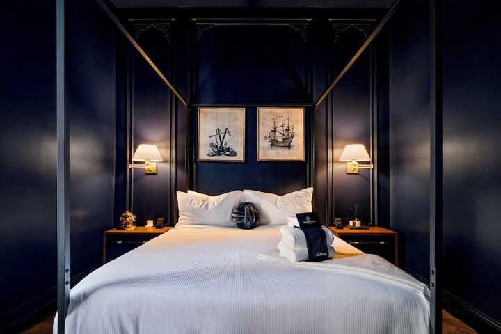 Room 6 of 82