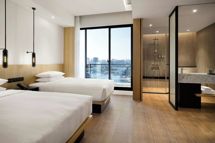 Room 15 of 36