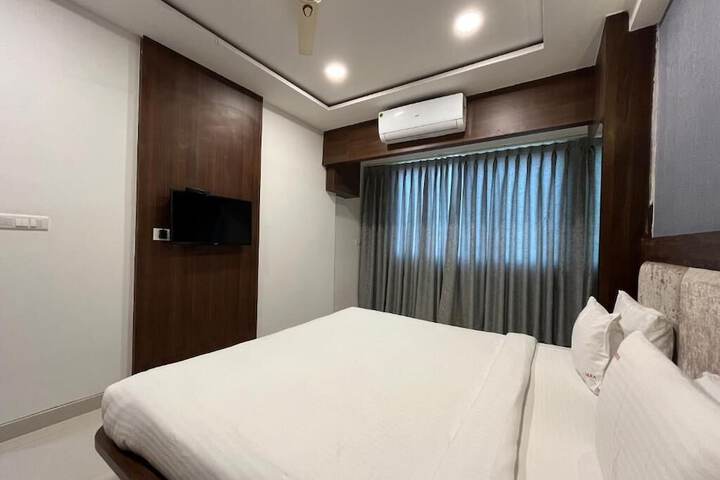 Room 6 of 19