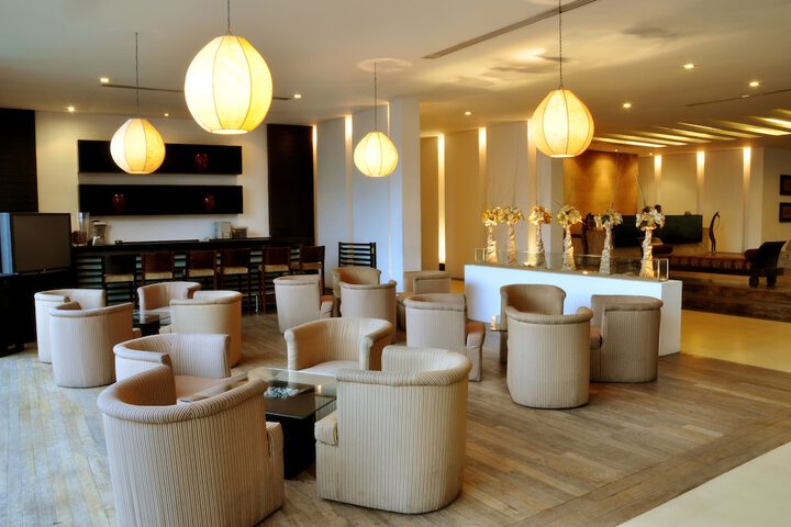 Lounge 128 of 162