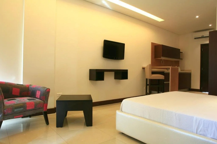 Room 2 of 10