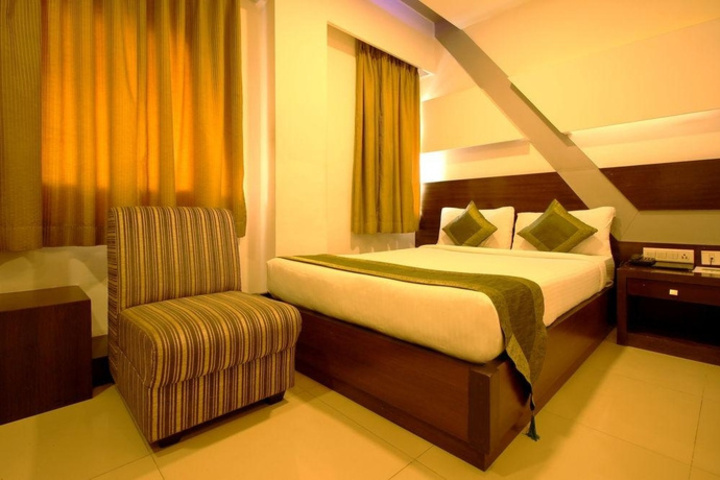 Room 4 of 13
