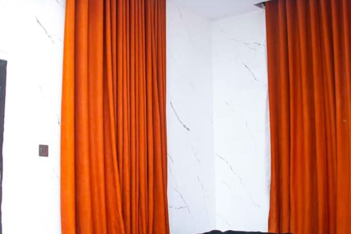 Room 6 of 18