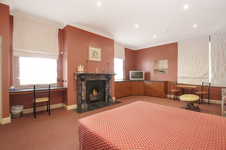 Room 10 of 21