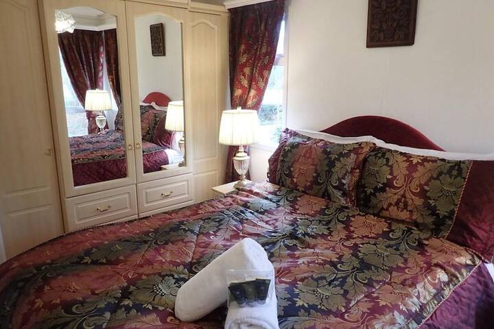 Room 2 of 16