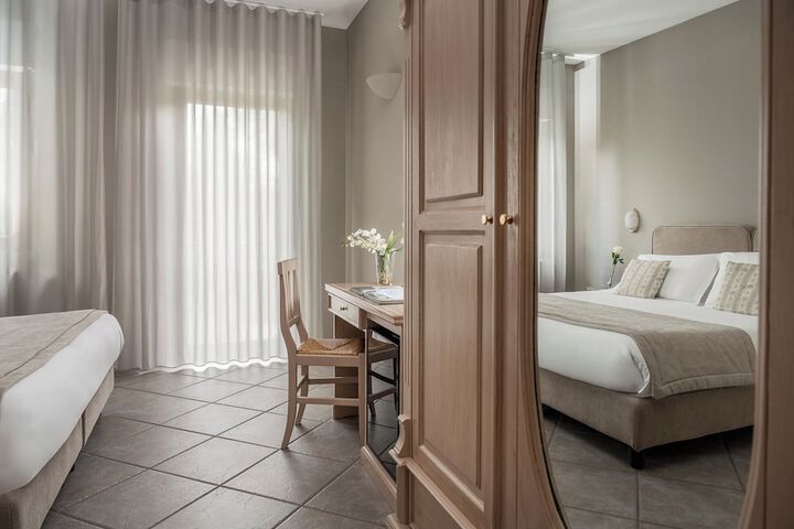 Room 28 of 51