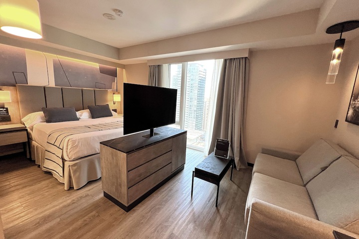 Room 6 of 30