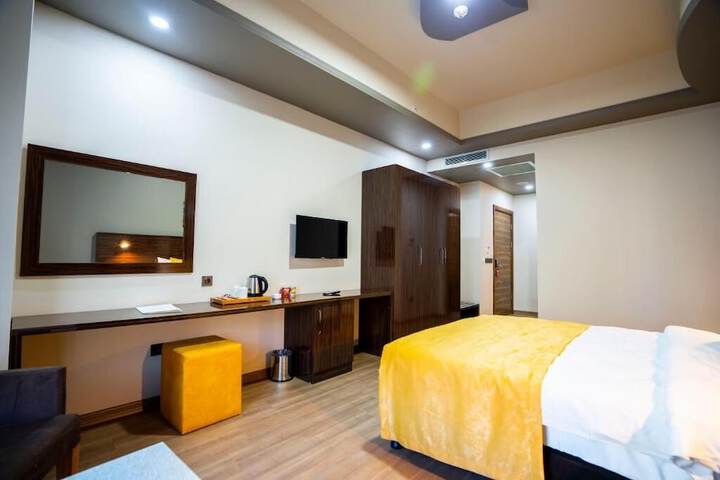Room 25 of 91
