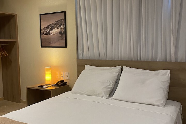 Room 25 of 37