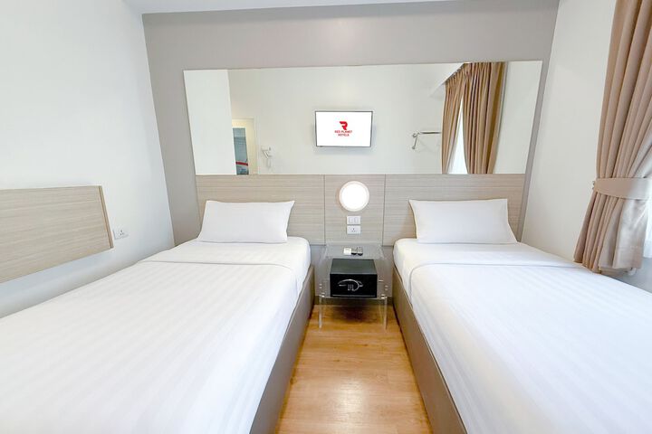 Room 7 of 27