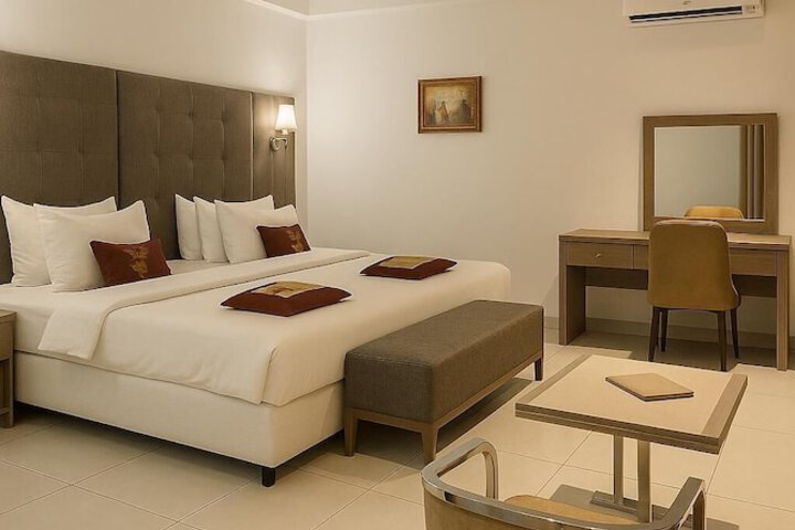 Room 25 of 102