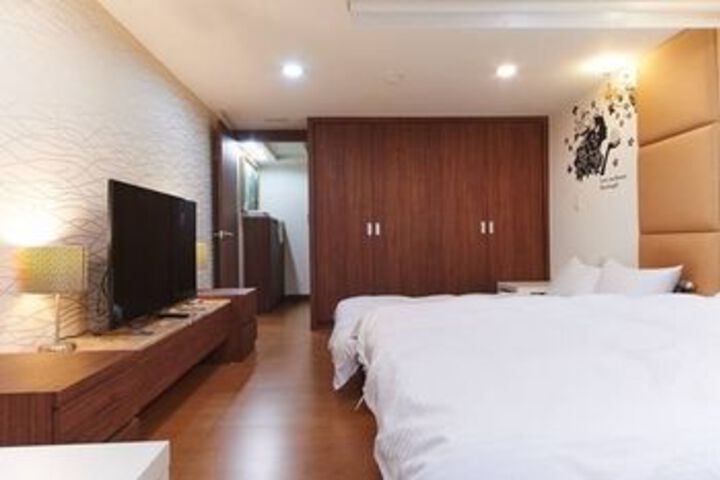 Room 14 of 25