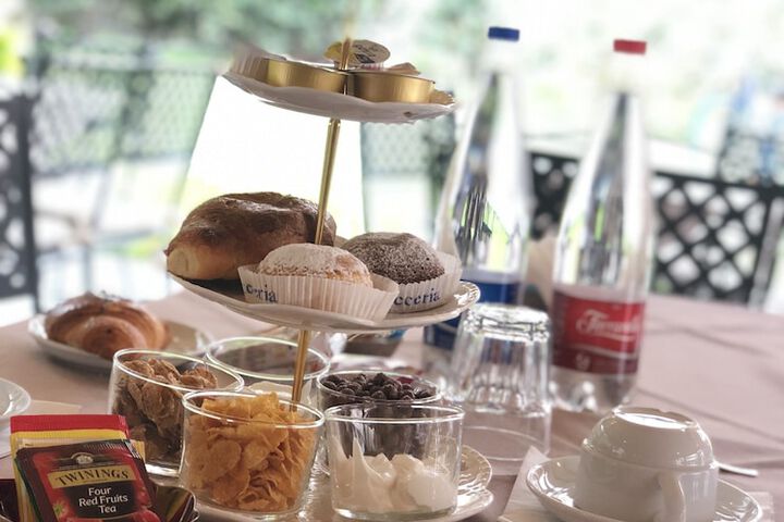 Breakfast/Coffee Service 36 of 42