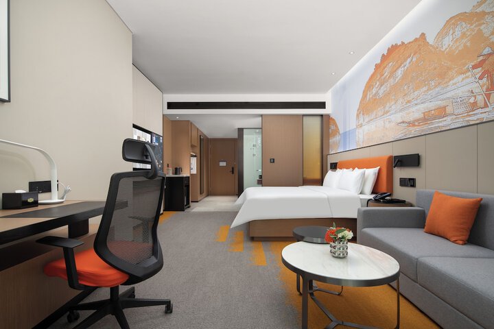 Room 7 of 11