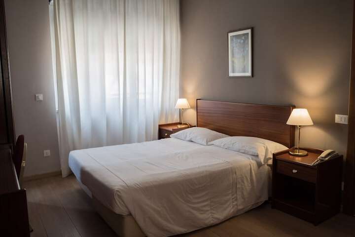 Room 8 of 32
