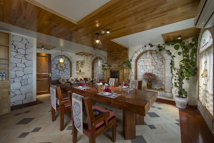 Dining 82 of 122