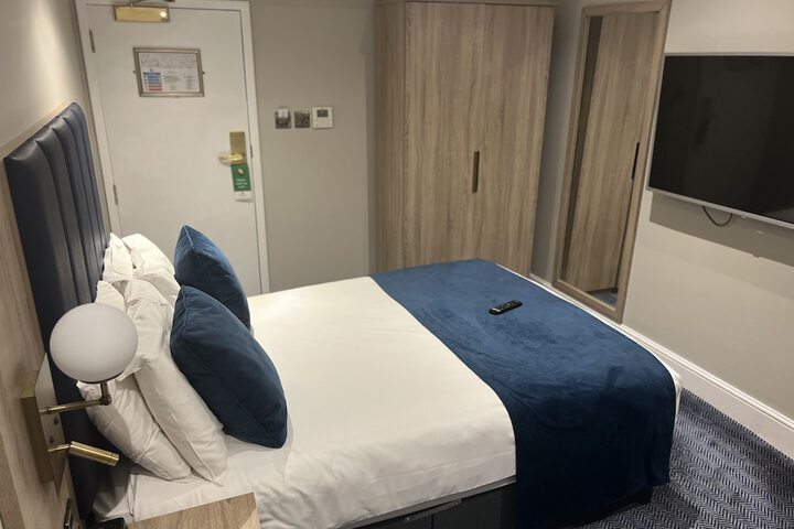 Room 40 of 249