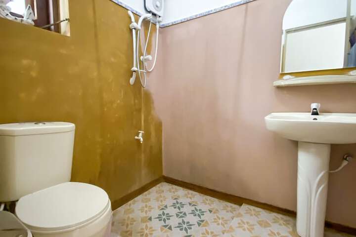Room 10 of 38
